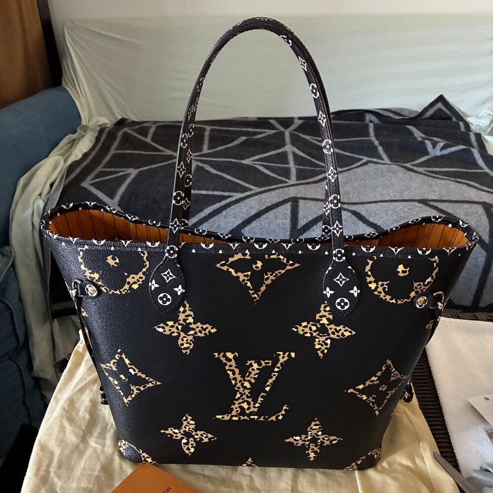 Louis Vuitton Neverfull MM Tote in Jungle Print